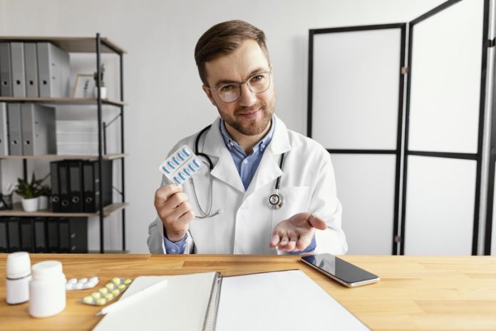 Dépassements honoraires pourquoi les consultations coûtent de plus en plus cher Ma Santé Un médecin spécialiste en secteur 2 qui facture des dépassements d’honoraires de plus en plus élevés à ses patients.