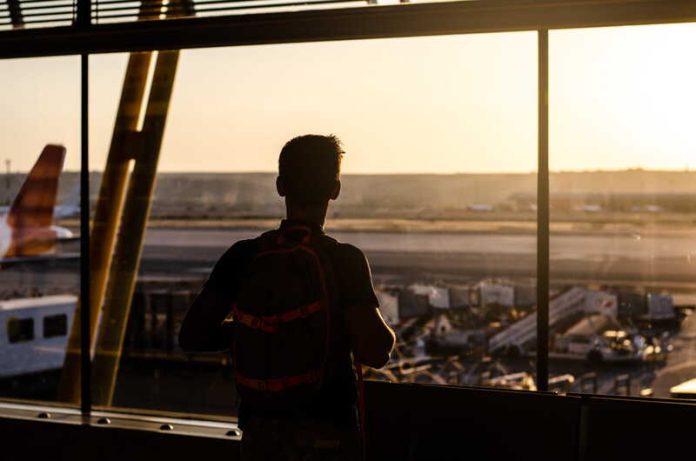 Ebola France comment un médecin infecté a-t-il pu rentrer en France Ma Santé Le médecin humanitaire infecté par le virus Ebola en RDC qui s'apprête à prendre l'avion pour rentrer en France.