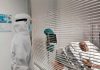 Ebola : un premier cas confirmé en France chez un médecin humanitaire de retour de RDC Un médecin au chevet du premier patient atteint d'Ebola en France.