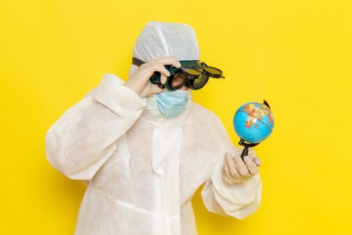 Maladies planete one health environnement sciences vivants zoonoses animale humaine ma sante Un scientifique observant les risques sanitaires touchant la planète.