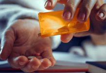 Testostérone : l’ANSM alerte sur des erreurs de traitement Un jeune qui prend le mauvais médicament à base de testostérone.