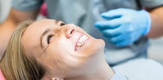 Orthodontie : le PEEK, une innovation discrète qui transforme les appareils dentaires Des soins en orthodontie.
