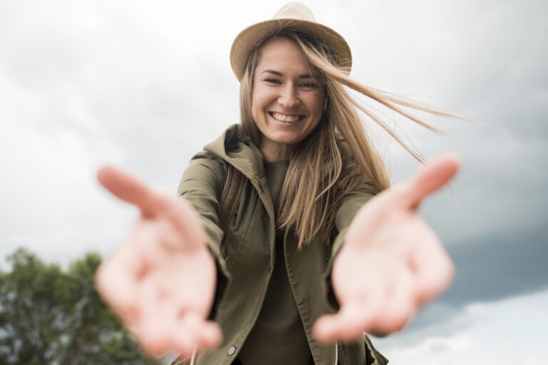 Une jeune femme qui a trouvé le bonheur.