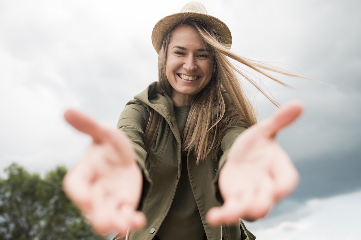 Une jeune femme qui a trouvé le bonheur.