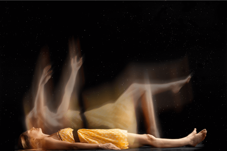 Illustration d'une personne ressentant une sensation de chute au moment de l'endormissement, caractéristique d'une secousse hypnique.