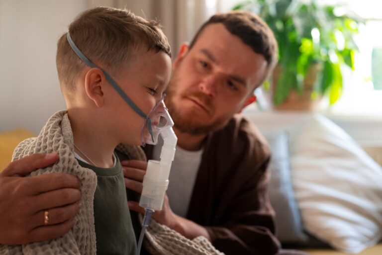 Un enfant atteint de tuberculose.