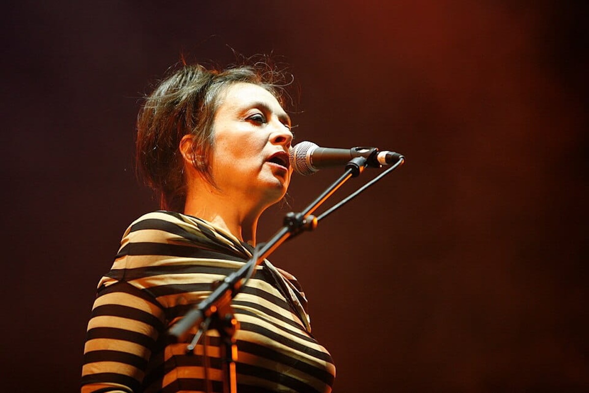 Catherine Ringer qui chante avec les Rita Mitsouko aux Eurockéennes de 2007.