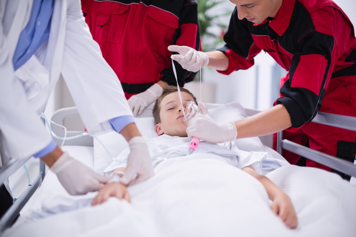Un jeune adolescent pris en charge aux urgences après avoir consommé une recette à base d’ail fermenté dans du miel.