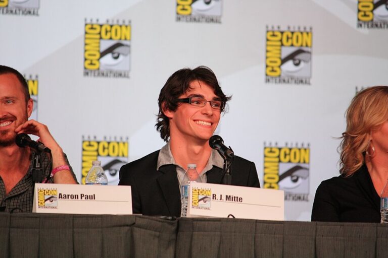 RJ Mitte au Breaking Bad Panel au Comic-Con International 2012 pour la série Breaking Bad.